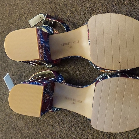 Shoes - Picture 4 of 5